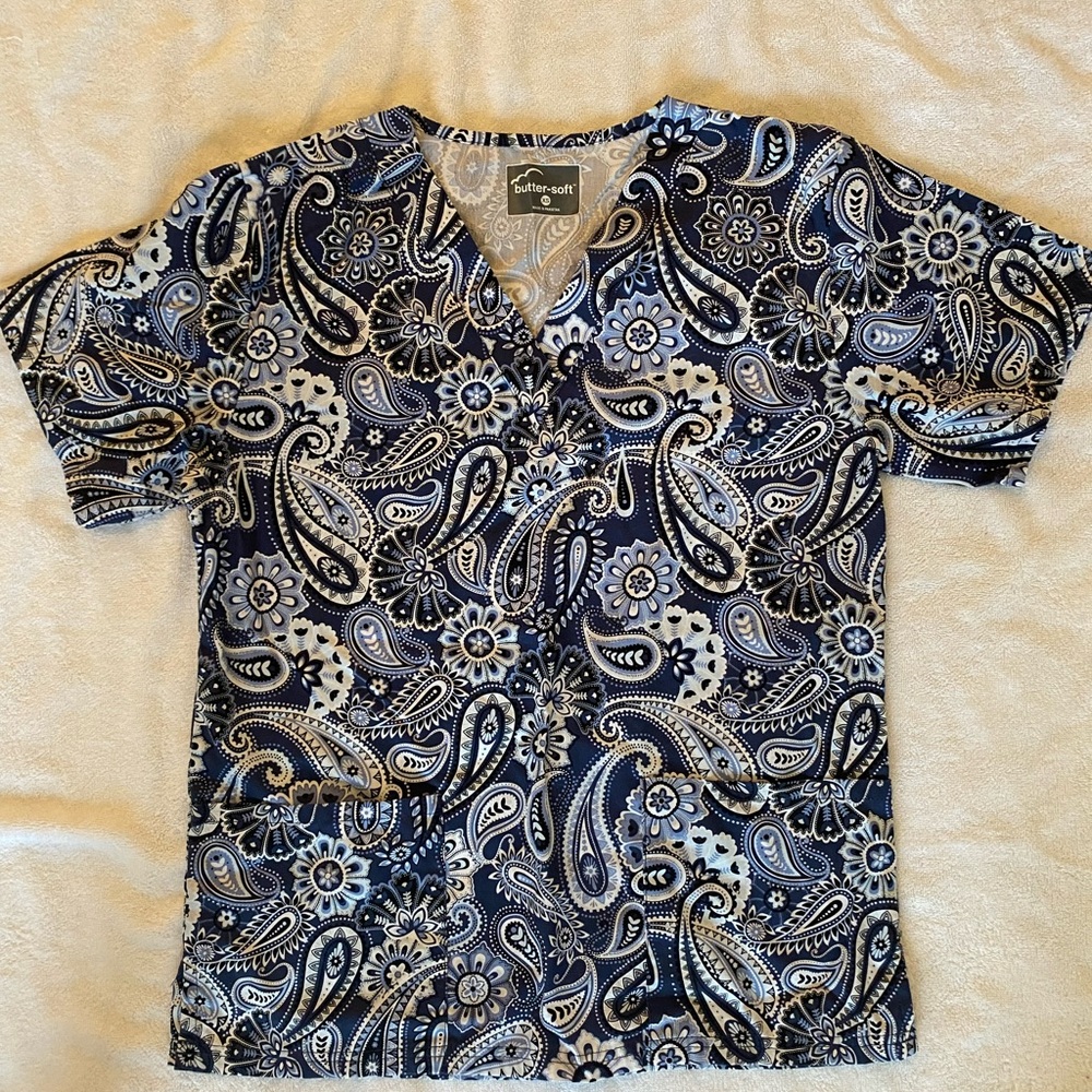 Never worn XS Buttersoft scrub top